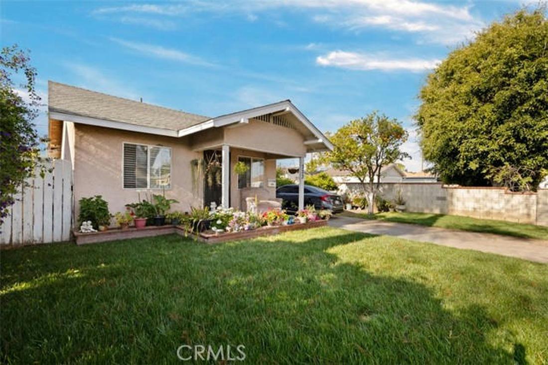 Buy and sell homes in  323 E POMONA ST, Santa Ana, CA 92707