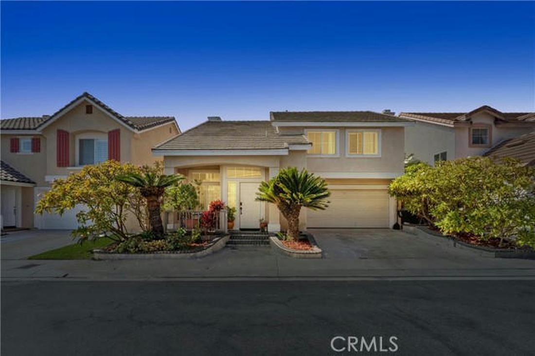 집 매매 131 S LINHAVEN CIR, Anaheim, CA 92804